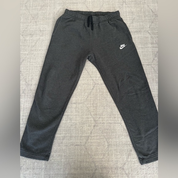EUC NIKE sweats size M. - Picture 2 of 4